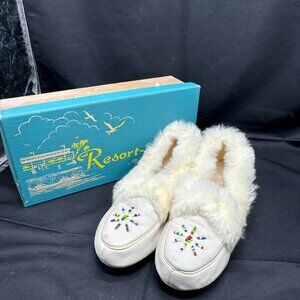 Vintage Sioux Mox Ladies White Leather and Rabbit Fur Moccasins Size 7.5